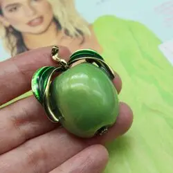 Брошь зеленое яблоко