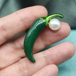 Брошь зеленый перец чили