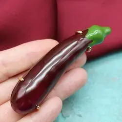 Брошь баклажан