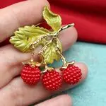 Брошь веточка малины