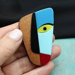 Брошь в виде маски