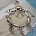 Чокер с цепями и жемчугом