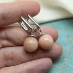 Стильные серьги с розовыми камнями