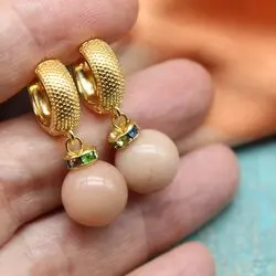 Стильные серьги с солнечным камнем