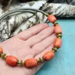 Коралловые бусы