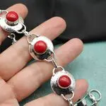 Коралловый браслет