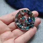Броши с цветными стразами