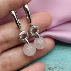 Серьги с резным розовым кварцем