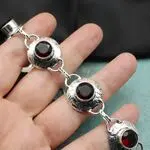 Серебряный браслет с гранатом